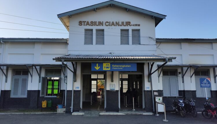 Ada Cerita Apa di "Stasiun Cianjur"