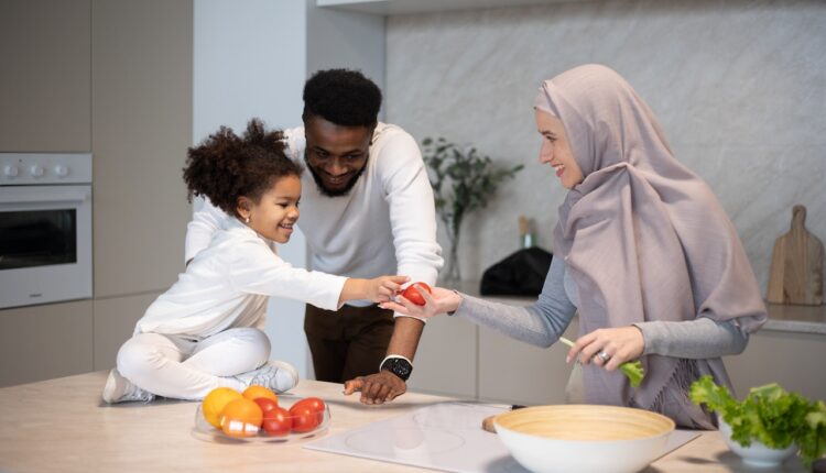 Mengajarkan Anak tentang Kepedulian Sosial Selama Bulan Ramadhan