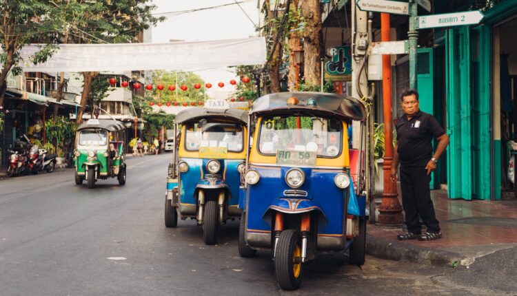 10 Tips untuk Berinteraksi dengan Penduduk Lokal saat Traveling