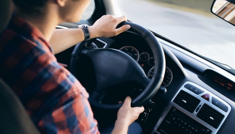 11 Tips Mengendarai Mobil Manual dengan Lebih Lancar