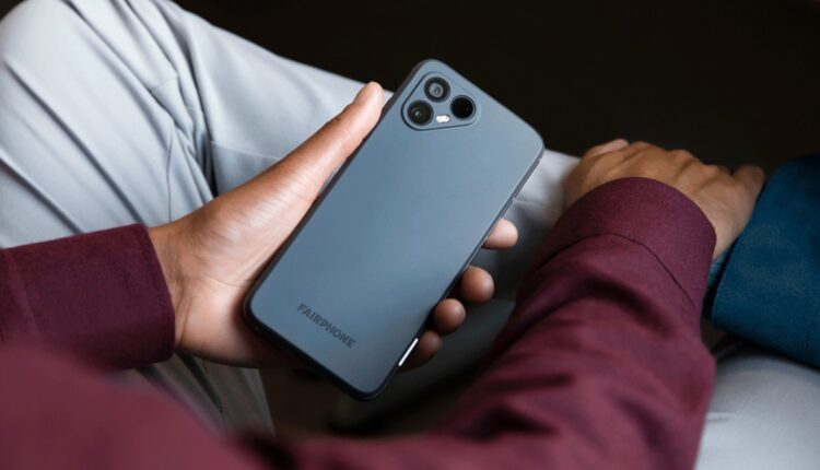 15 Smartphone Ramah Lingkungan yang Menarik Perhatian