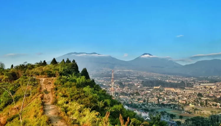 Indahnya Wisata Gunung Kasur Cianjur yang Penuh Sejarah