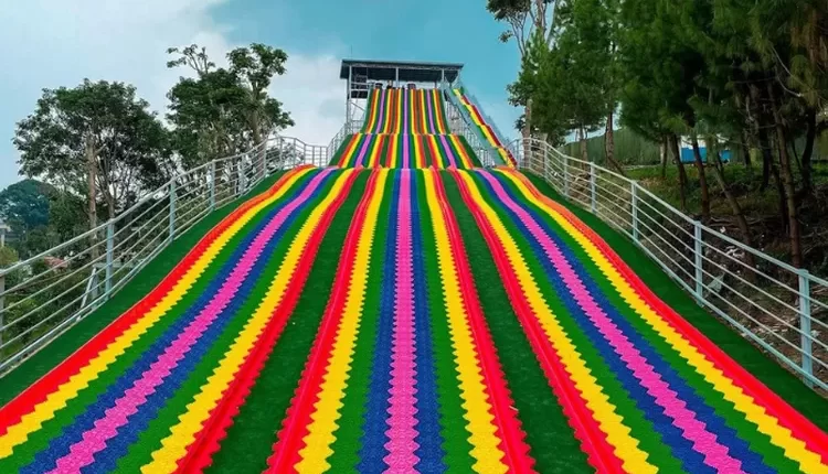 Harga Naik Wahana Viral Rainbow Slide Di Villa Khayangan