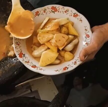 Rasakan Enaknya Rekuh, Rujak Unik di Cianjur