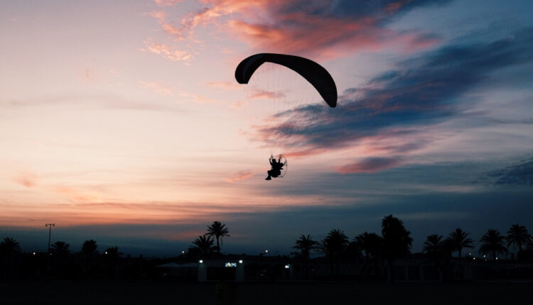 Nyobain Olahraga Paralayang Di Puncak Berapa Harganya?