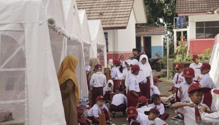 Dua Sekolah Di Cianjur Belajar Di Tenda Darurat, Ini Alasannya!