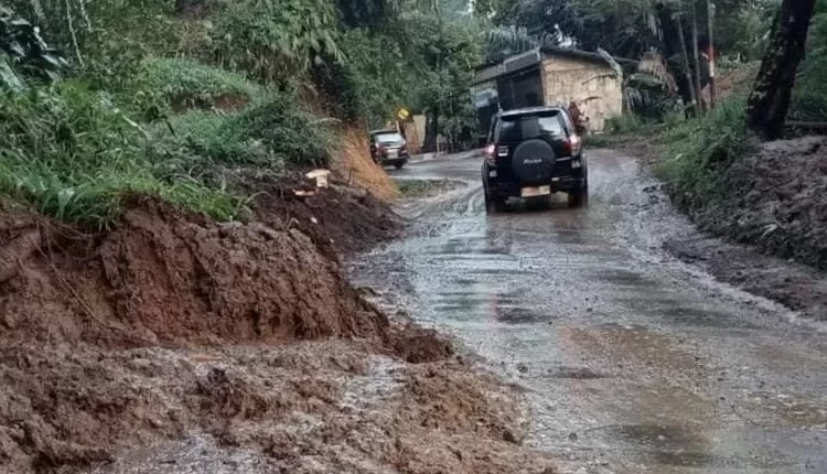 Tanah Longsor di Cibeber Ganggu Arus Lalu lintas, BPBD Bergerak