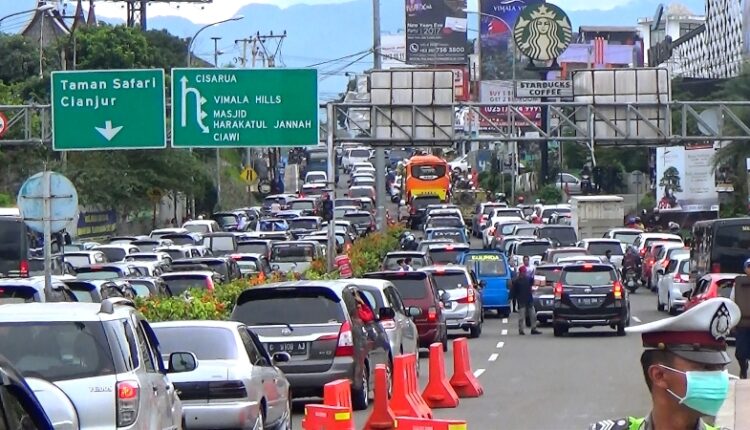 Antisipasi Kemacetan Total di Jalur Puncak, Sistem Satu Arah Diberlakukan Lebih Cepat Menuju Bogor