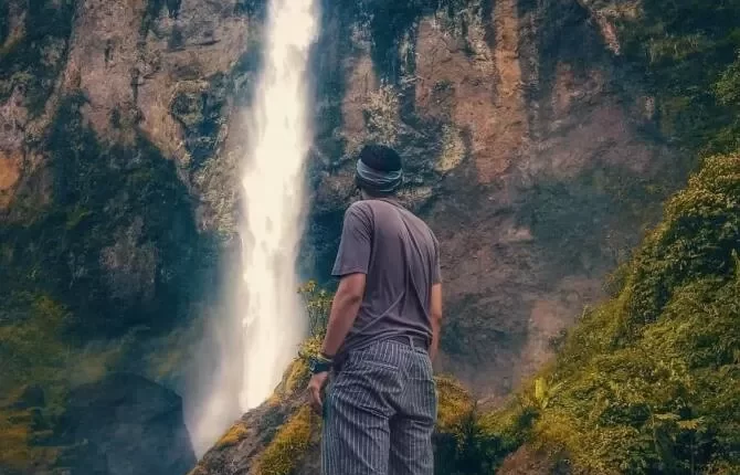 Eksplorasi Keindahan Tersembunyi Curug Ngebul di Cianjur