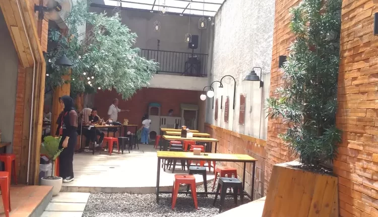 Kandang Ayam Cianjur, Kuliner Steak yang Menggoyang Lidah