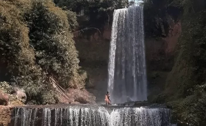 Menikmati Keindahan yang Memukau di Curug Ciastana Cianjur