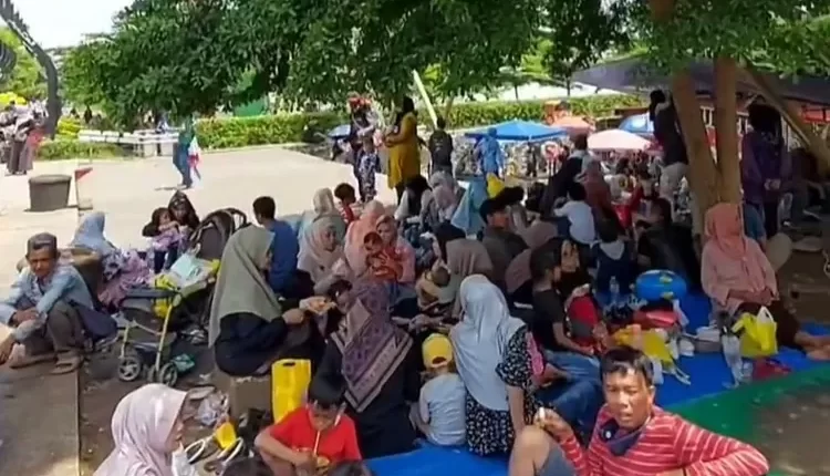 Alun-alun Cianjur Diserbu Wisatawan Lokal Menyambut Tahun Baru 2024