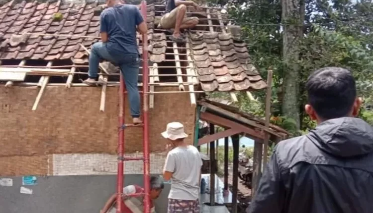 Gempa Banten Buat Dua Rumah di Cianjur Ambruk, Warga Mengungsi