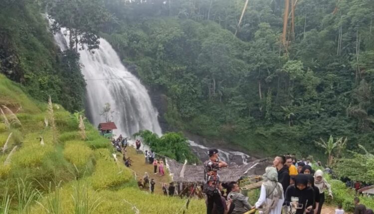 Relawan BPBD Cianjur Siaga di Obyek Wisata Air Selama Musim Hujan