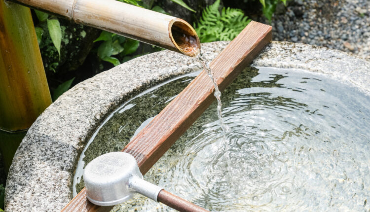 Nginum Cai Sumur Dina Buyur