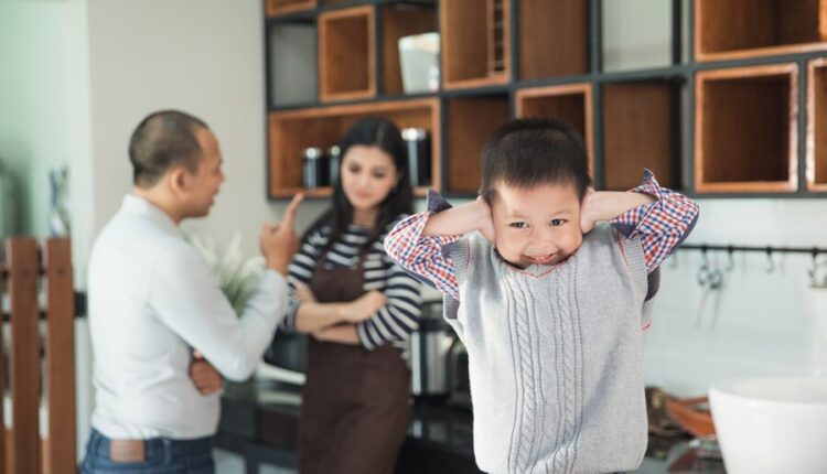 10 Dampak Psikologis pada Anak Broken Home!