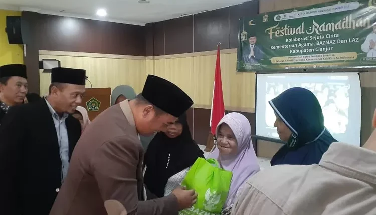 Festival Ramadan Kolaborasi Sejuta Cinta Bagikan Sembako Untuk Masyarakat Cianjur