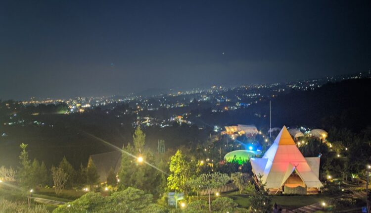 3 Tempat Ngabuburit Suasana Alam Di Cipanas, Asyik Banget