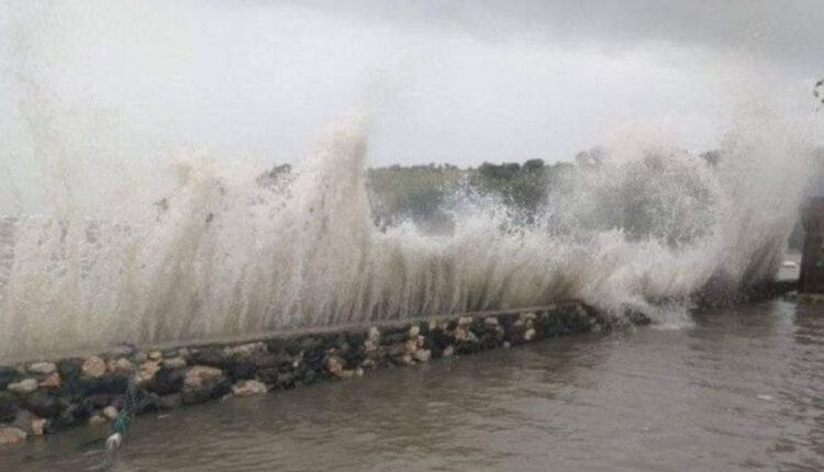 Masyarakat di Pesisir Pantai Cianjur Selatan Diimbau Waspada Gelombang Tinggi