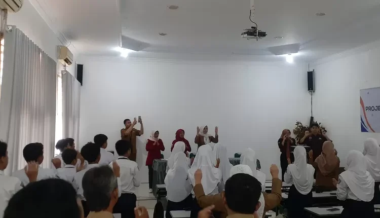 DP2KBP3A Cianjur Gelar Sosialisasi Ramah Anak dan Sekolah Sehat di SMPN 1 Cianjur