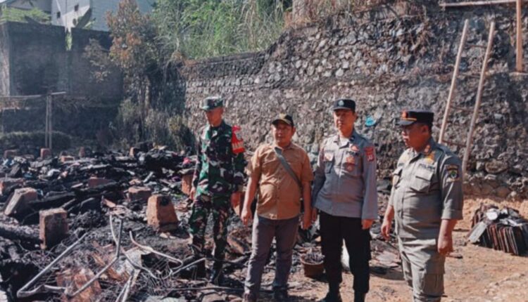 Kebakaran, 2 Unit Rumah di Cianjur Dilalap Api