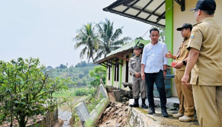 Tanah Bergerak Ancam Desa Jatisari, Pemerintah Provinsi Jawa Barat Bergerak Cepat