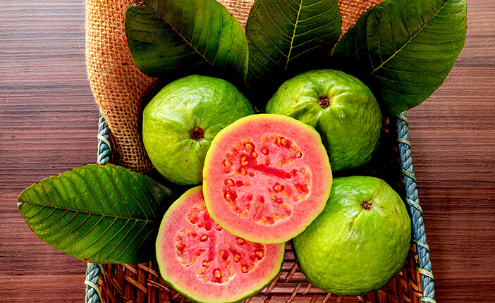 6 Manfaat Konsumsi Buah Jambu Merah, Cocok Atasi Pencernaan