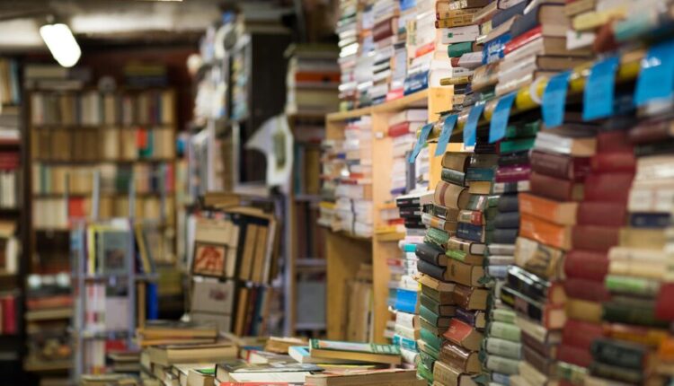 7 Toko Buku Yang Terkenal Di Cianjur, Yang Terakhir Viral Banget!