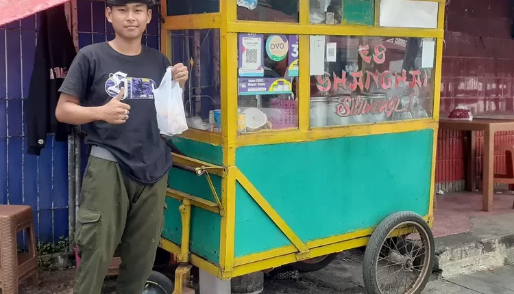 Es Shanghai Depan Pendopo Cianjur, Kuliner Legendaris yang Tak Lekang oleh Waktu