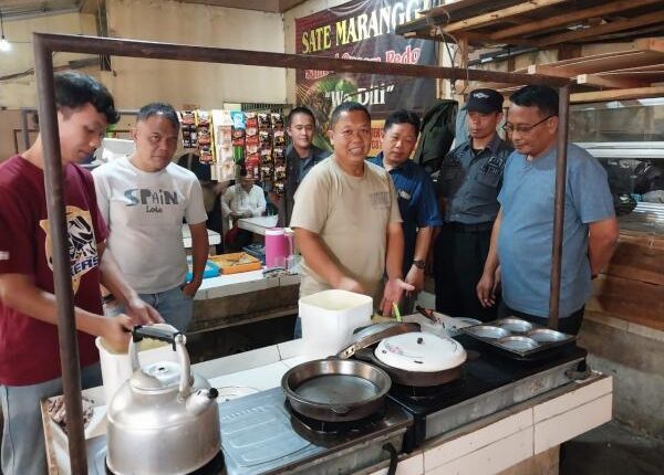 Mang Ano, Ikon Martabak Pasar Cipanas yang Kembali Bangkit