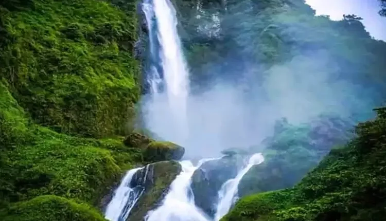 Menikmati Keindahan Air Terjun Curug Citambur di Cianjur, Air Jernih dan Dingin di Tengah Alam Memukau