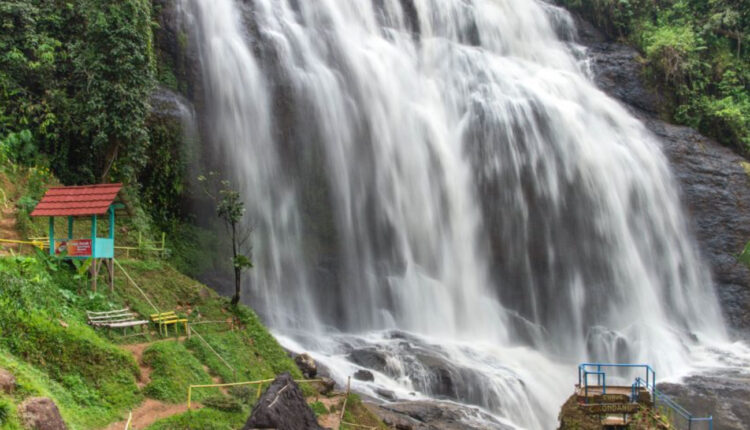 Seperti di Amerika! Ayo Liburan ke Curug Cikondang Cianjur, Sekalian Panjat Tebing