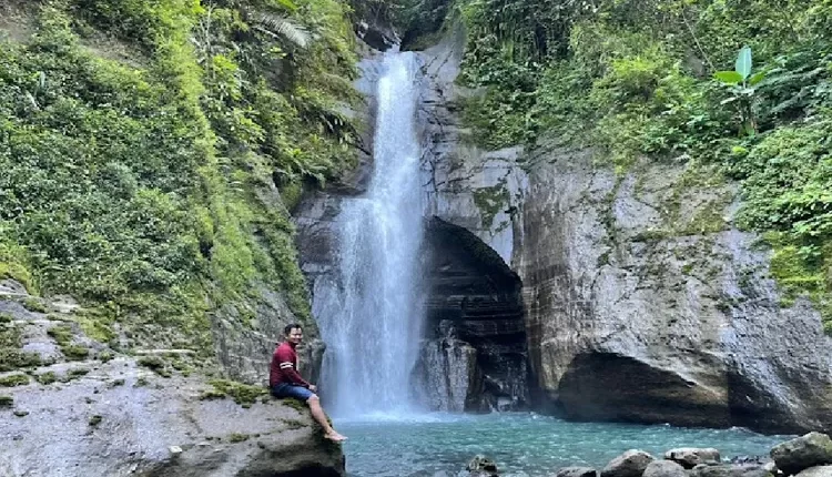 Terpesona Keindahan Tersembunyi dan Tantangan Curug Bubut di Cianjur Selatan