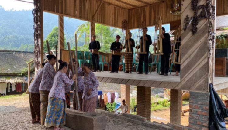 Minimnya Perhatian Pemerintah Daerah Kabupaten Sukabumi terhadap Eksistensi Kampung Adat Gelaralam