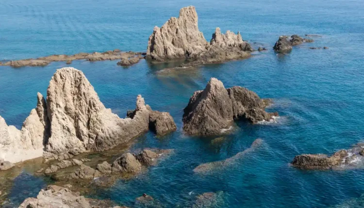 7 Destinasi Pantai Terindah di Cianjur Jawa Barat yang Wajib Dikunjungi