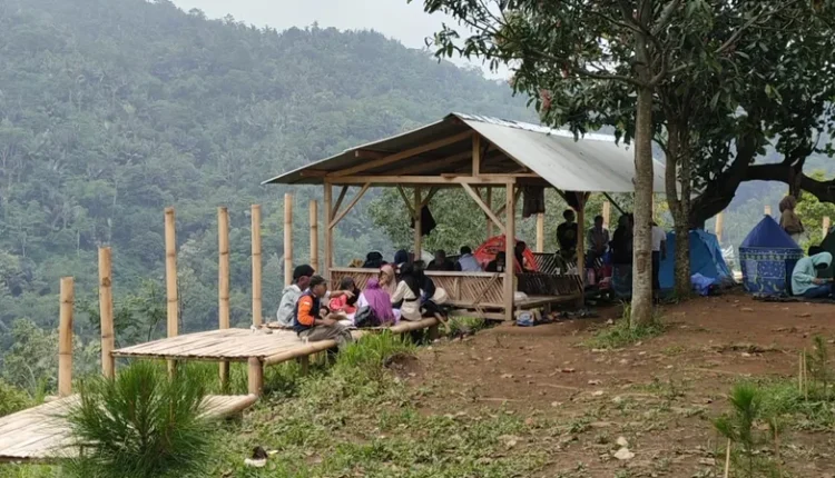 Bukit Trawangan, Destinasi Wisata di Desa Cibadak yang Menarik Perhatian Wisatawan