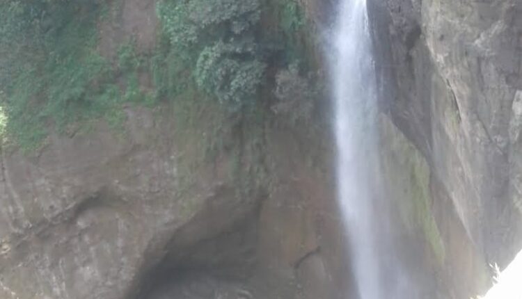 Curug Cicalobak, Permata Tersembunyi di Cianjur Selatan yang Layak Dikembangkan