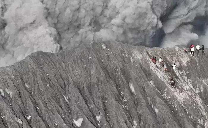 Erupsi Gunung Dukono Nyaris Menyapu Belasan Pendaki