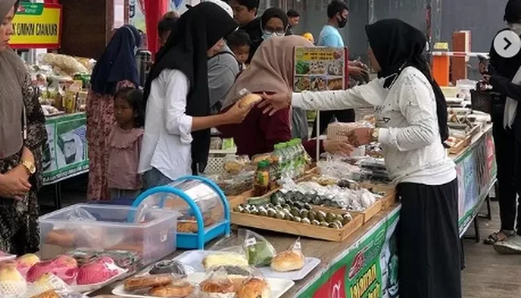 Nikmati Jajanan Subuh di Toserba Selamat Cianjur, Pilihan Camilan dan Makanan Berat Sesuai Selera