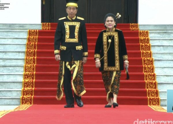 Makna Baju Kutai Yang Dikenakan Presiden Jokowi Dodo