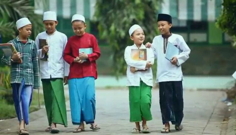 Peran Orang Tua dalam Mendukung Anak yang Belajar di Pondok Pesantren