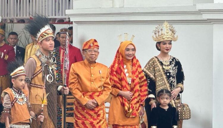 Wapres Hadiri Upacara HUT RI, Kenakan Baju Adat Pontianak