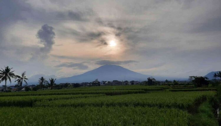 Keindahan Gunung Gede dari Berbagai Sudut di Sukabumi dan Cianjur, Menikmati Pesona Alam yang Memikat