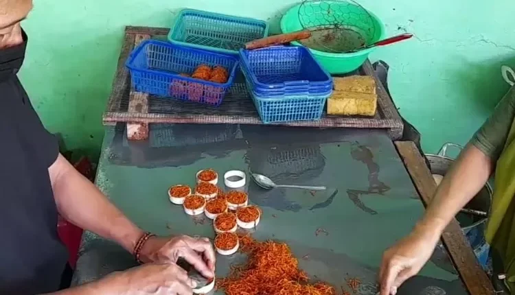 Pengusaha Jajanan Kremes di Cianjur Perlahan Mulai Bangkit Kembali