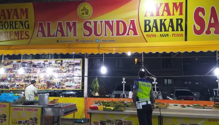 Warung Nasi Alam Sunda Tempat Makan Malam Terbaik Cianjur