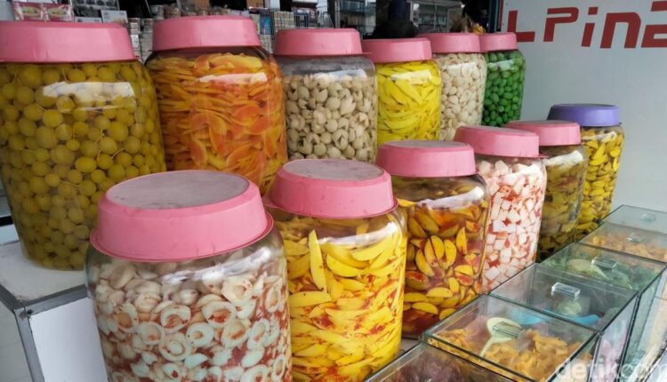 Eksplorasi Oleh-Oleh Kuliner Cianjur Asinan dan Manisan Buah