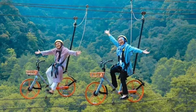 Sky Bike Sevillage: Petualangan Bersepeda di Atas Langit Cianjur