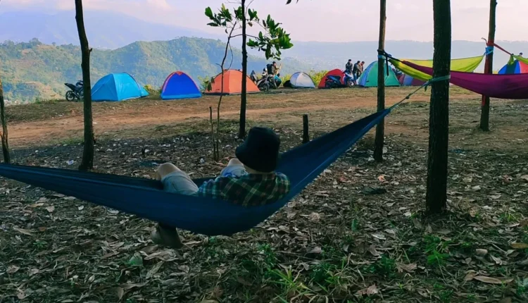 Camping Ground Bukit Aquila, Destinasi Terbaru untuk Penggemar Campervan di Cianjur