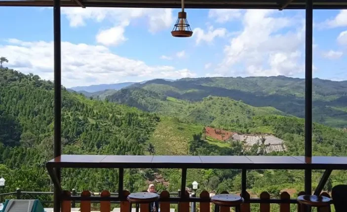 Menikmati Keindahan Alam di Bukit Tingalieun Cianjur