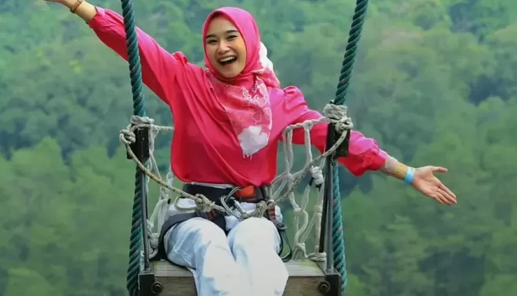Sky Swing Sevillage: Petualangan Seru di Atas Langit Cianjur